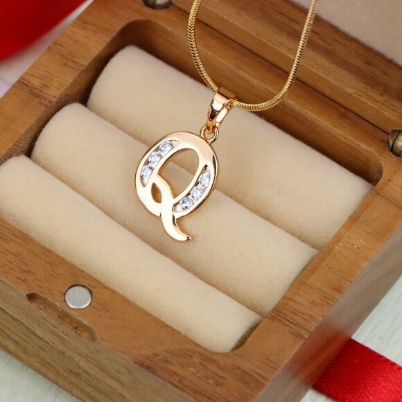 "Rose Gold Letter Q Pendant with Crystals – 18K Gold Plated Charm, XPPT1366 - Picture 9 of 13
